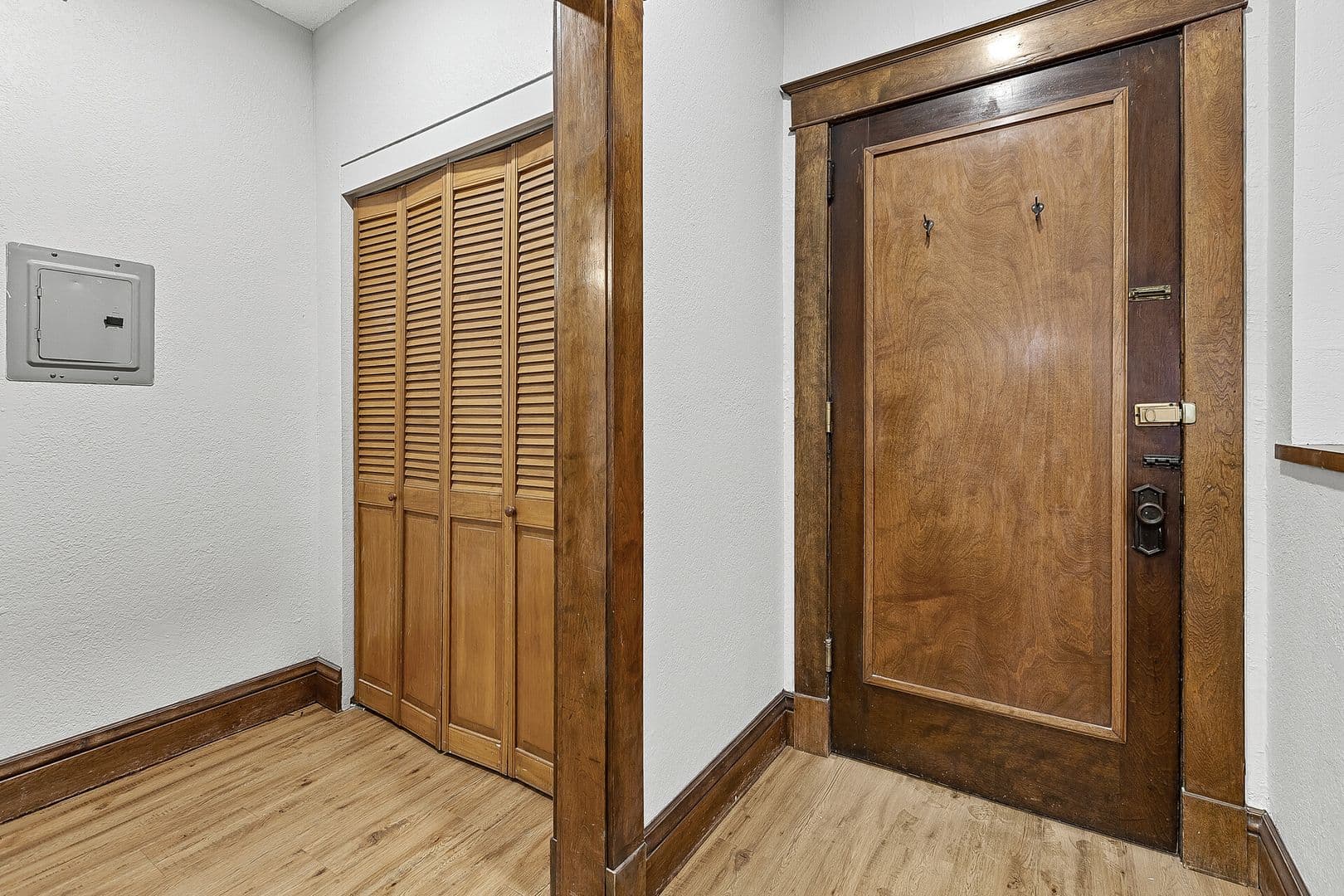 Minneapolis Apartment: 127 W Grant St