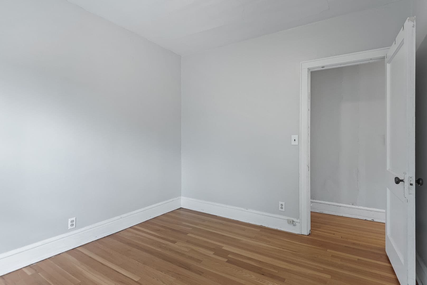 Minneapolis Apartment: 214 Oak Grove St