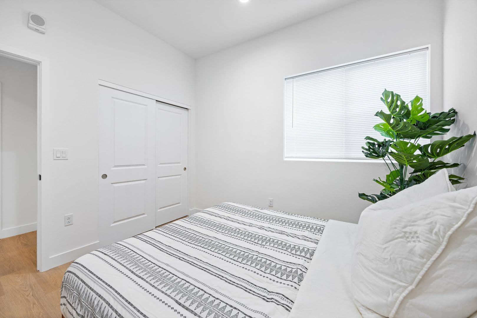 Whittier Apartment: 13857 Leffingwell Rd