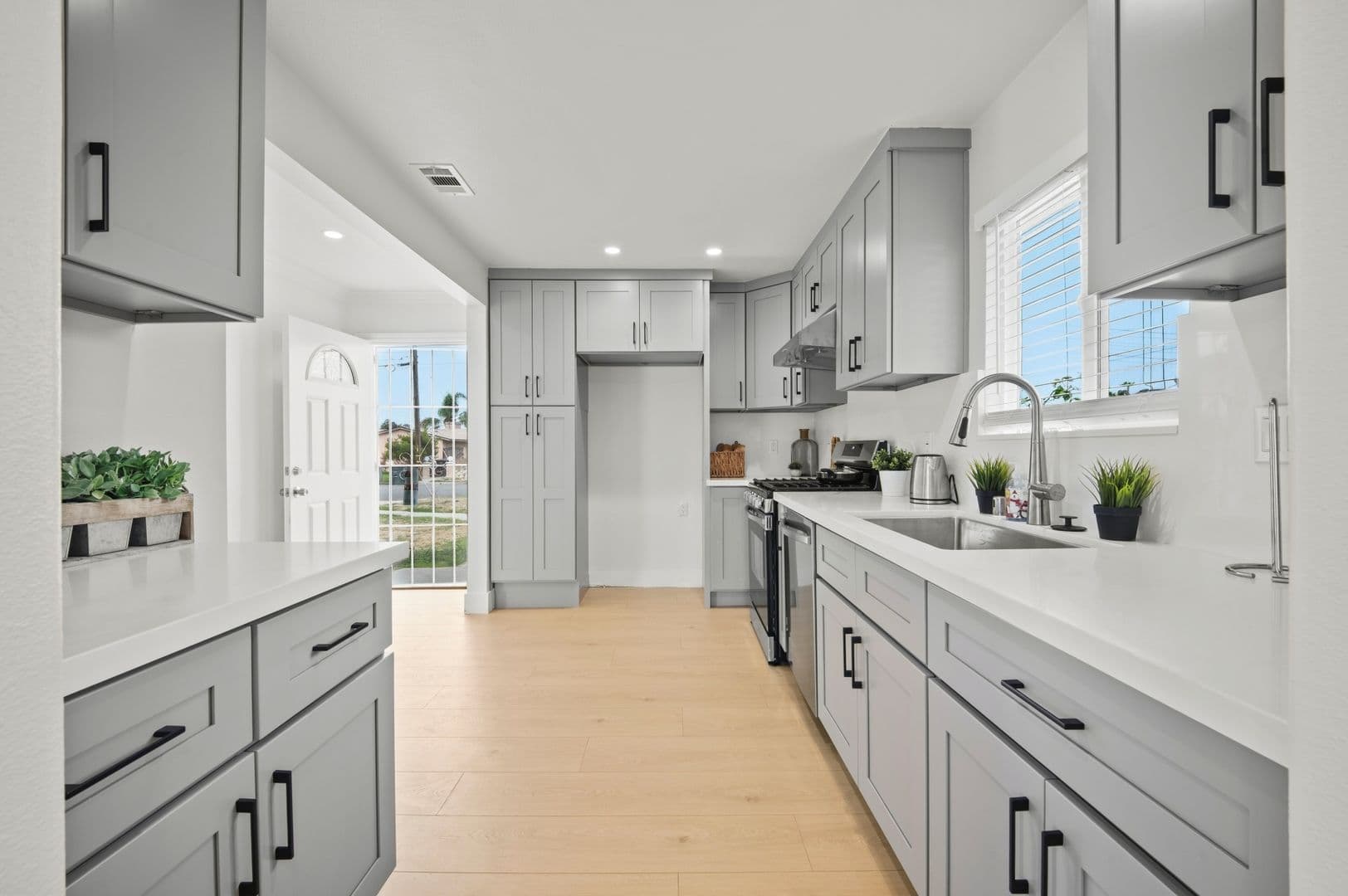 Garden Grove House: 11502 Mac St
