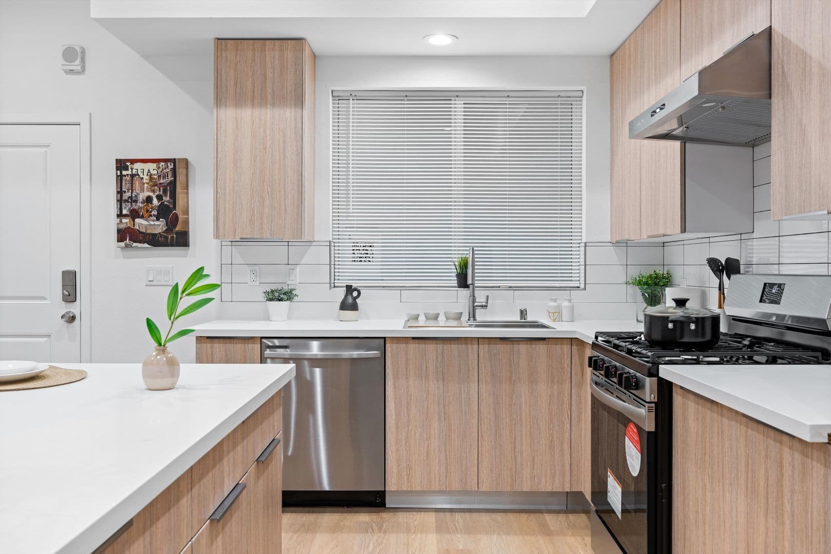 Whittier Apartment: 13857 Leffingwell Rd