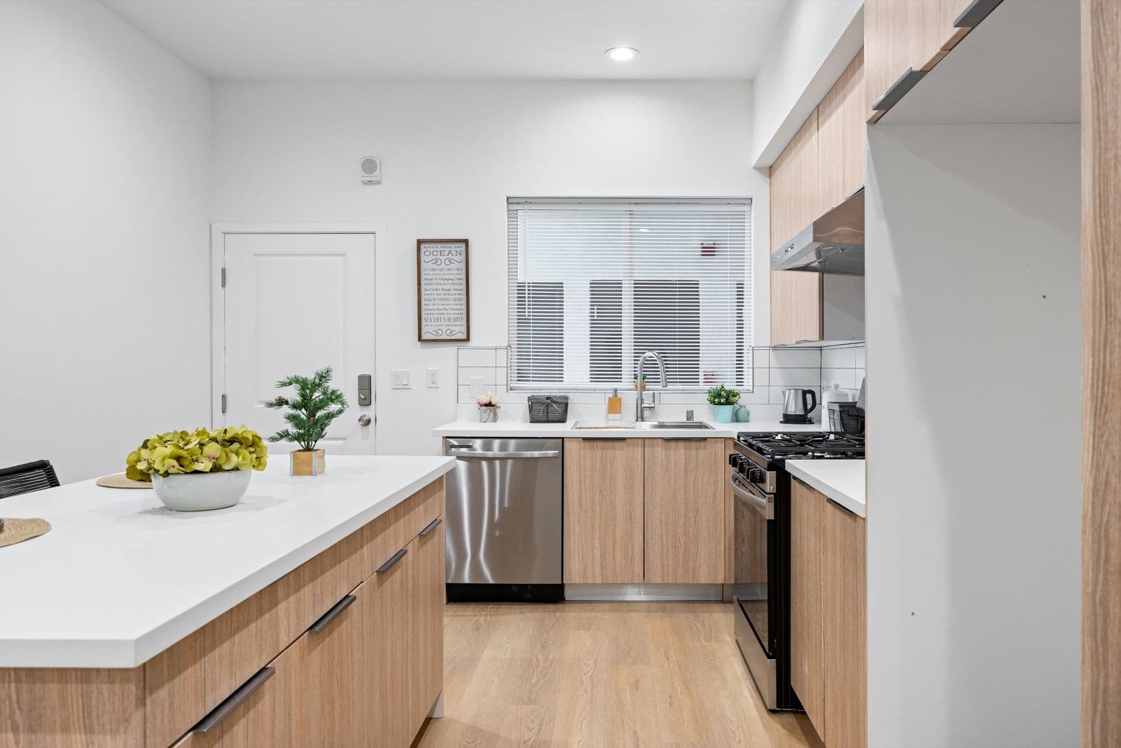 Whittier Apartment: 13857 Leffingwell Rd