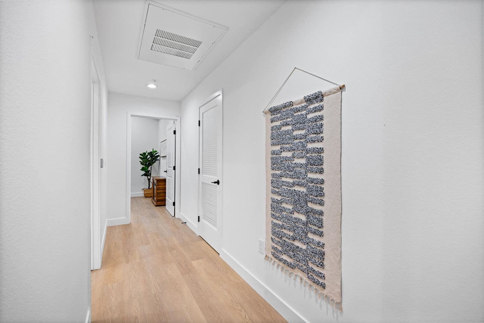 Whittier Apartment: 13857 Leffingwell Rd
