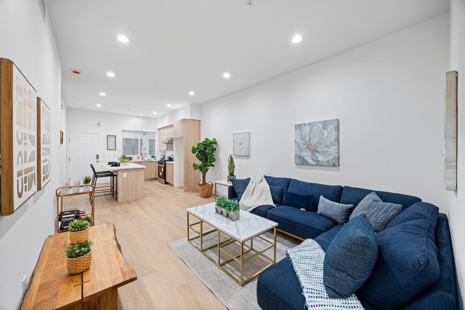 Whittier Apartment: 13857 Leffingwell Rd