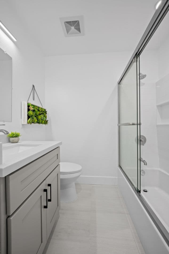 Garden Grove House: 13232 Newell St