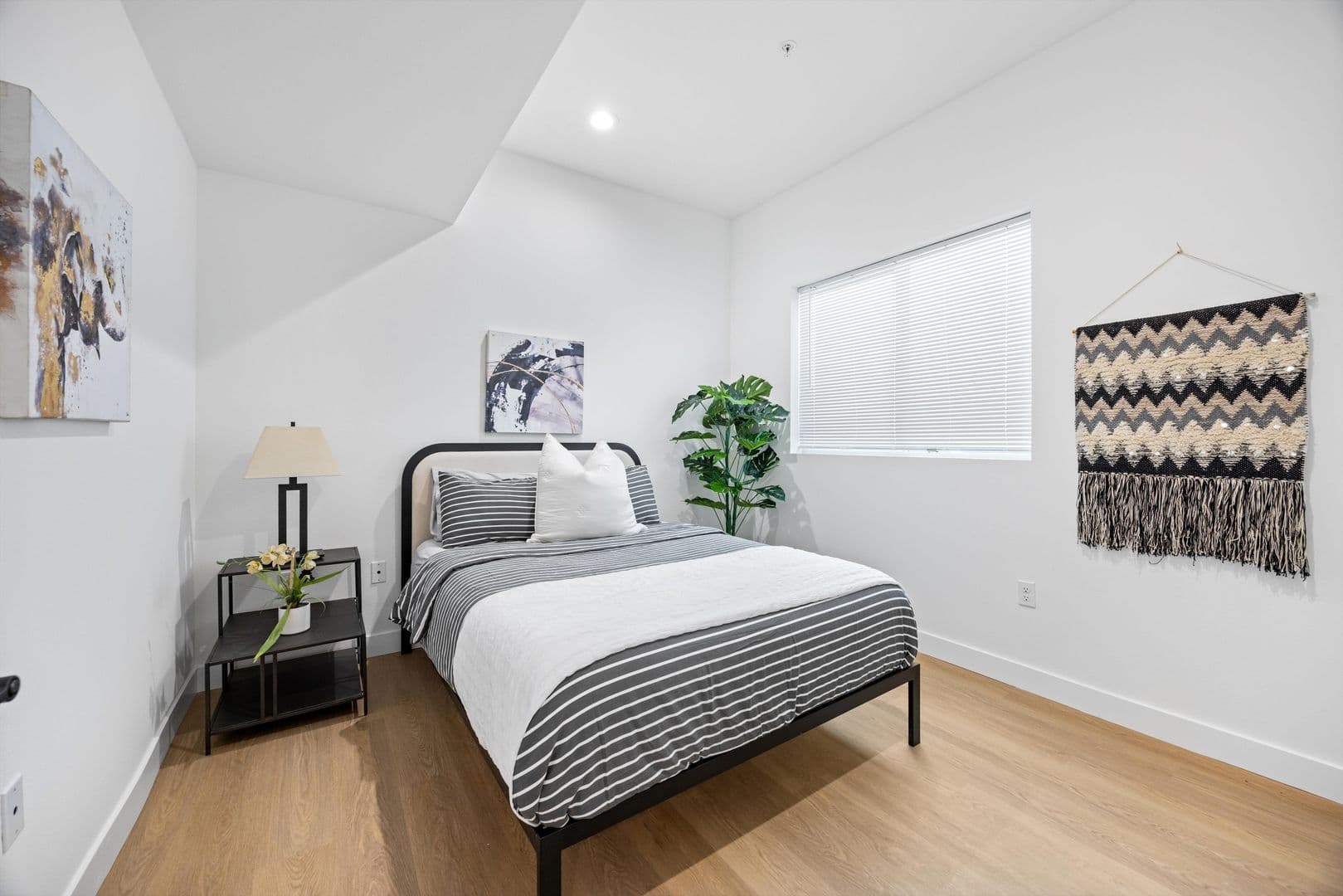 Whittier Apartment: 13857 Leffingwell Rd