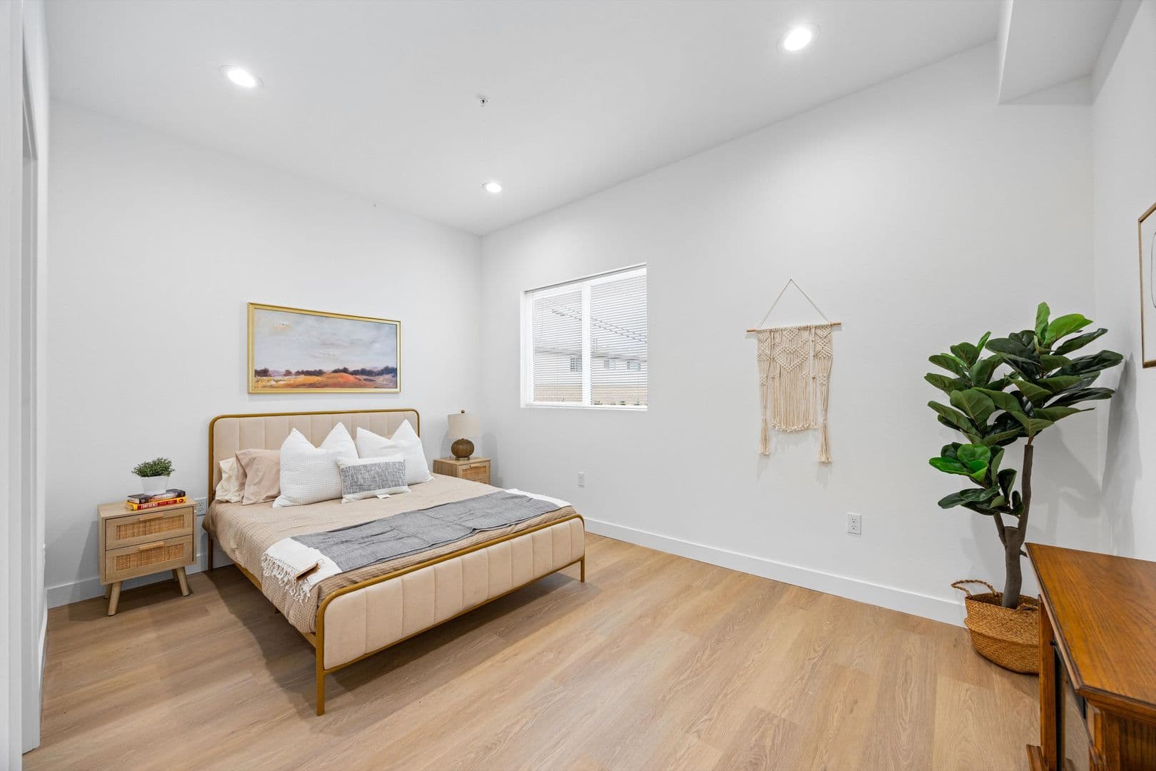 Whittier Apartment: 13857 Leffingwell Rd