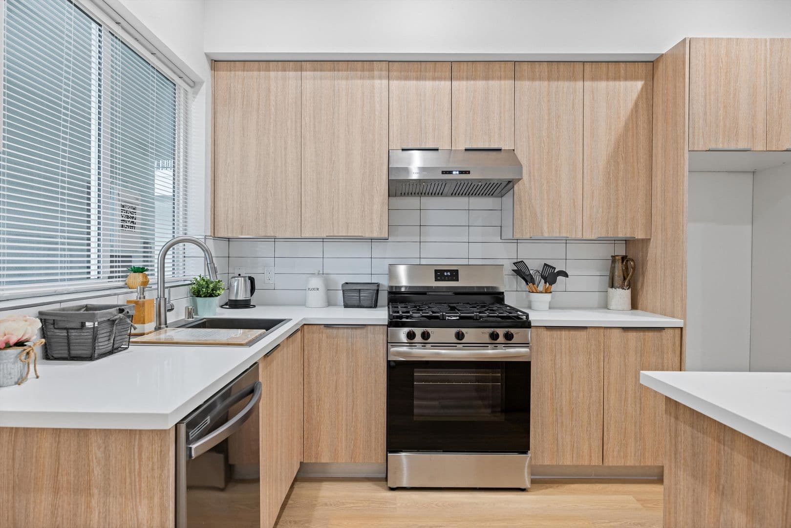 Whittier Apartment: 13857 Leffingwell Rd