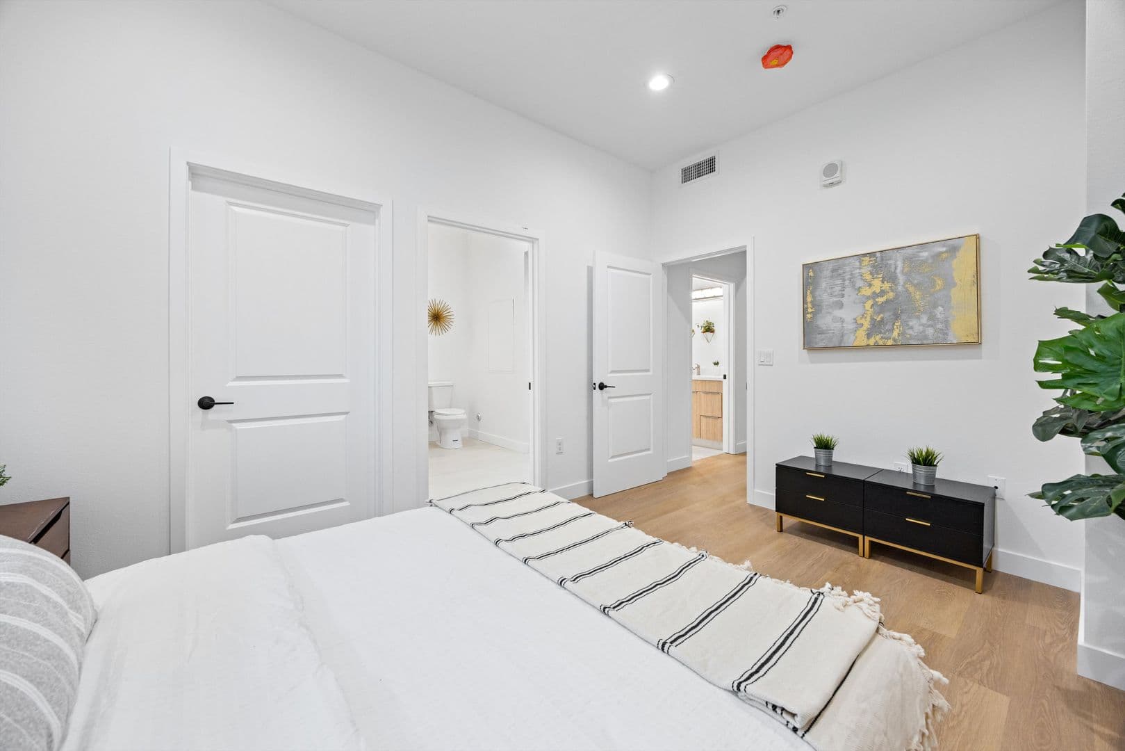 Whittier Apartment: 13857 Leffingwell Rd