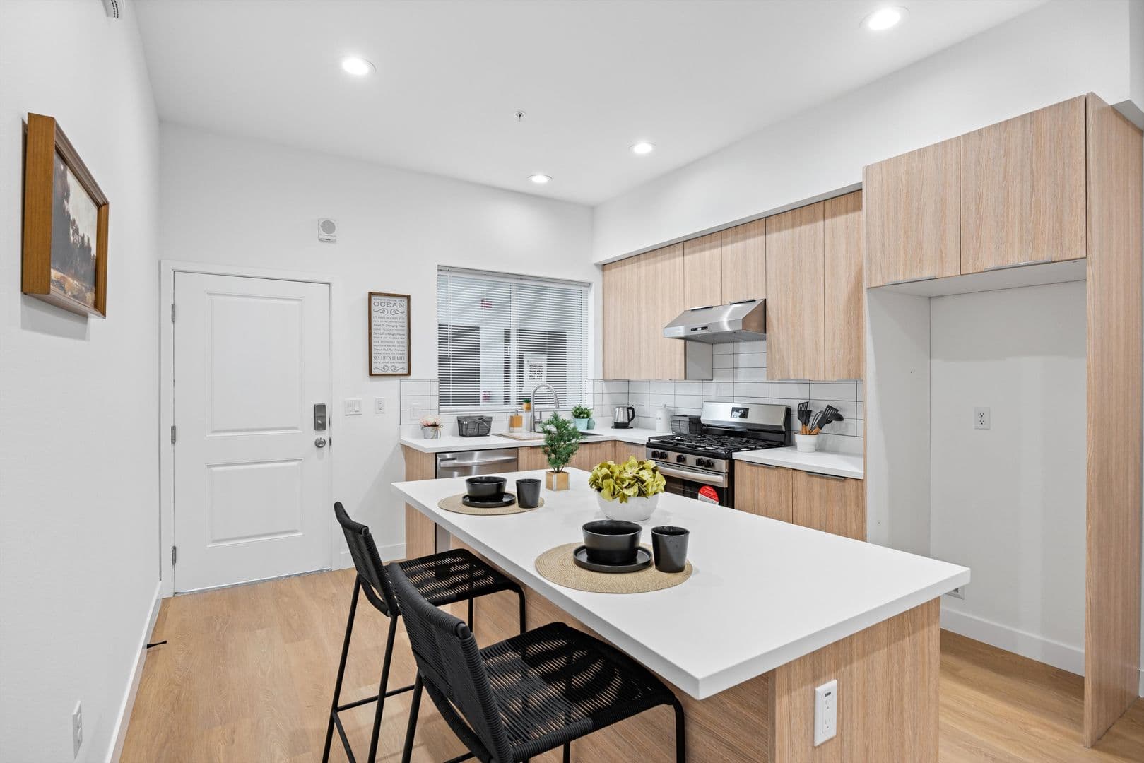 Whittier Apartment: 13857 Leffingwell Rd