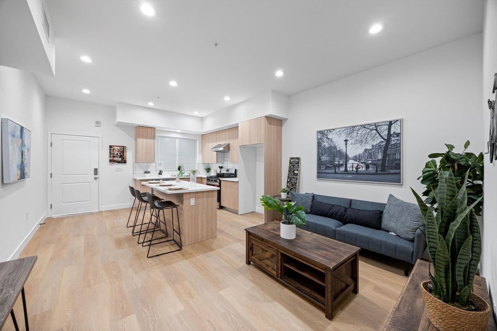 Whittier Apartment: 13857 Leffingwell Rd