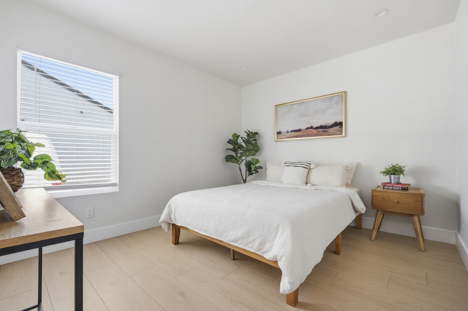 Long Beach House: 345 E Janice St.
