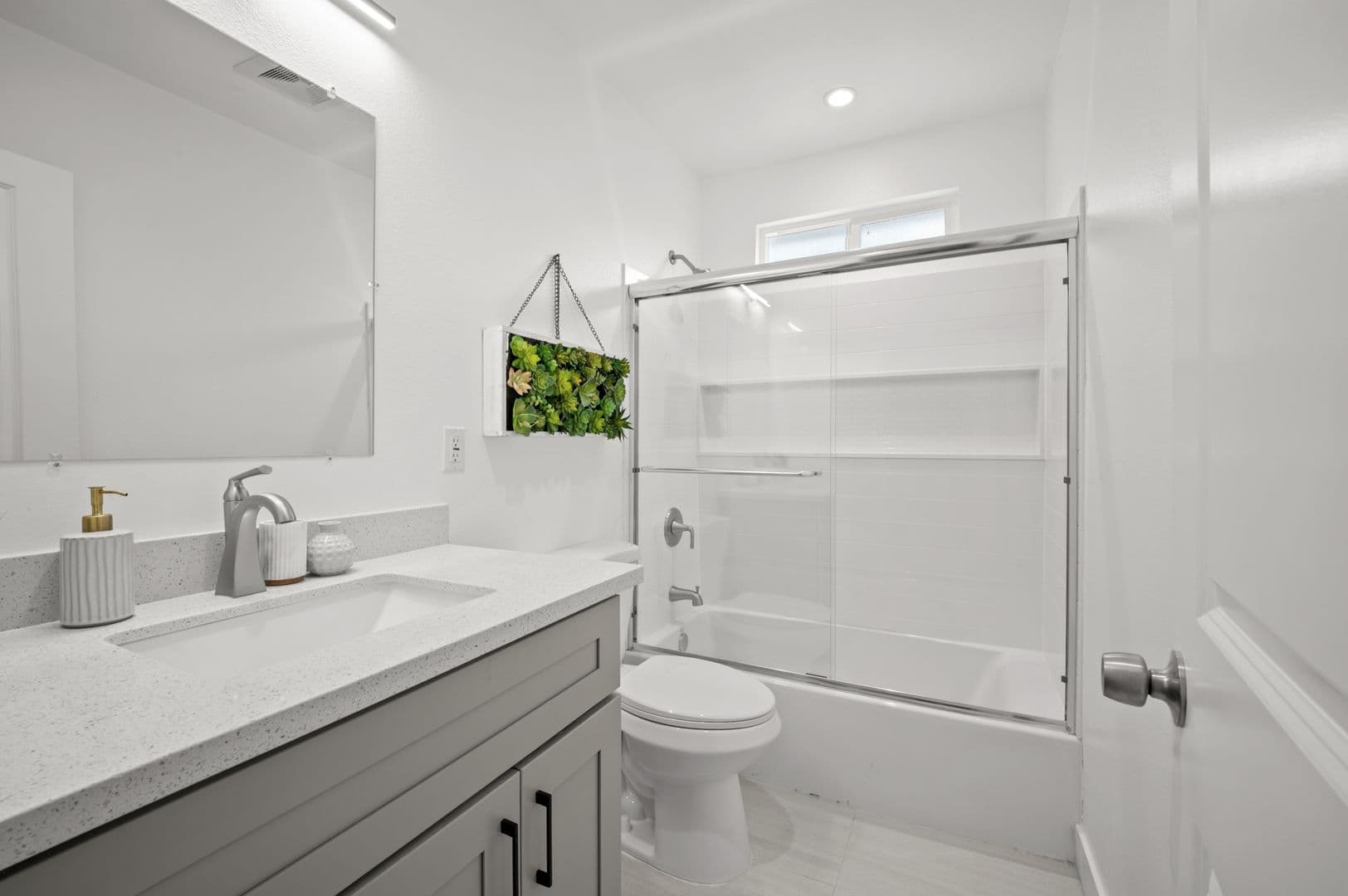 Fullerton House: 2620 W Olive Ave
