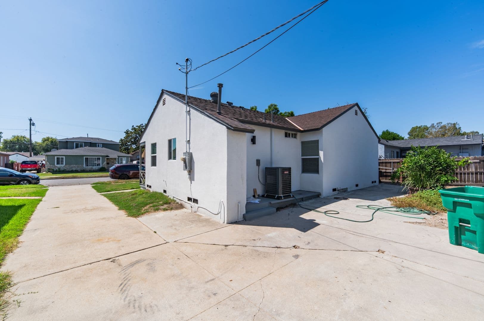 Long Beach House: 345 E Janice St.