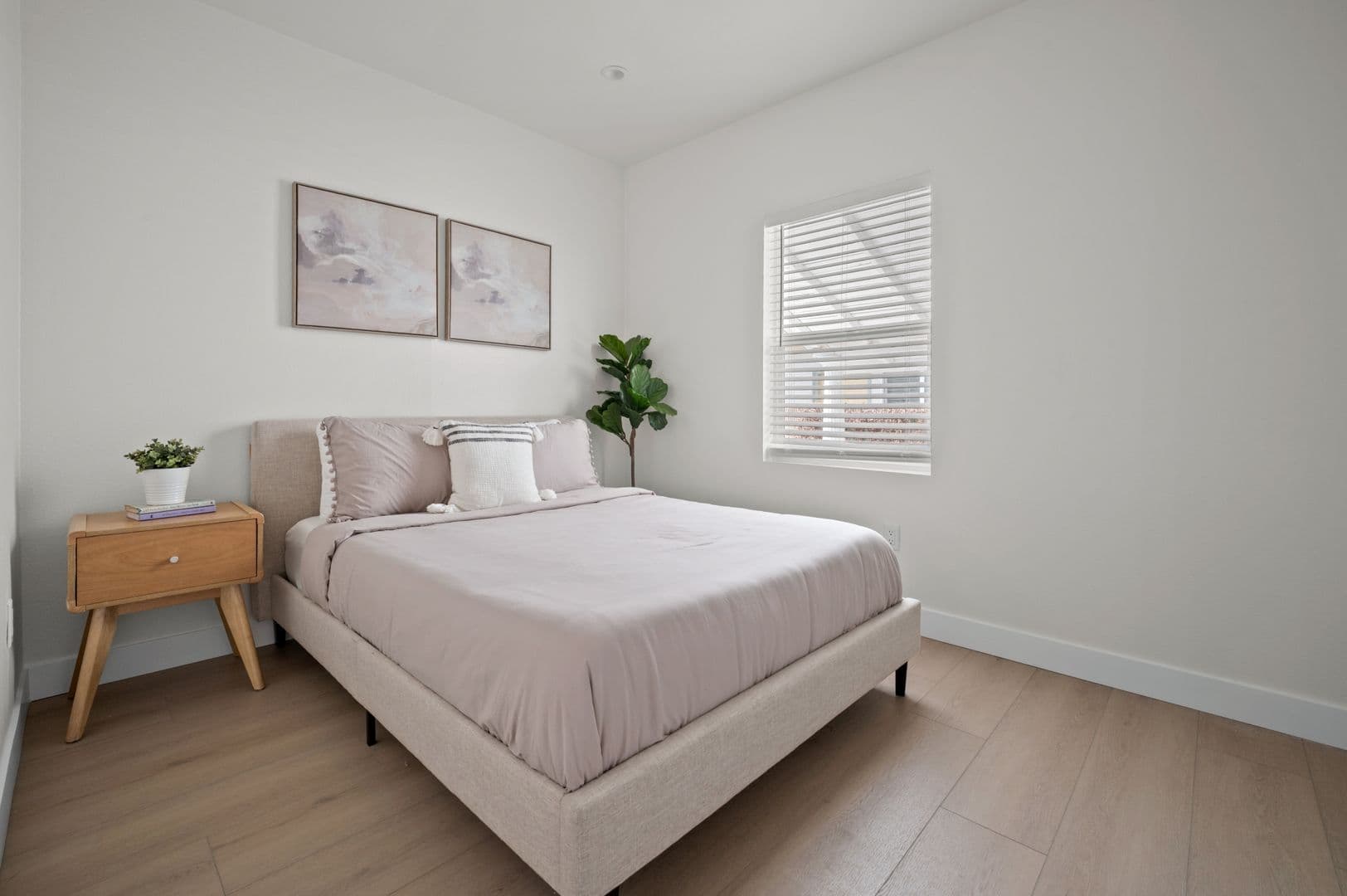 Fullerton House: 2620 W Olive Ave