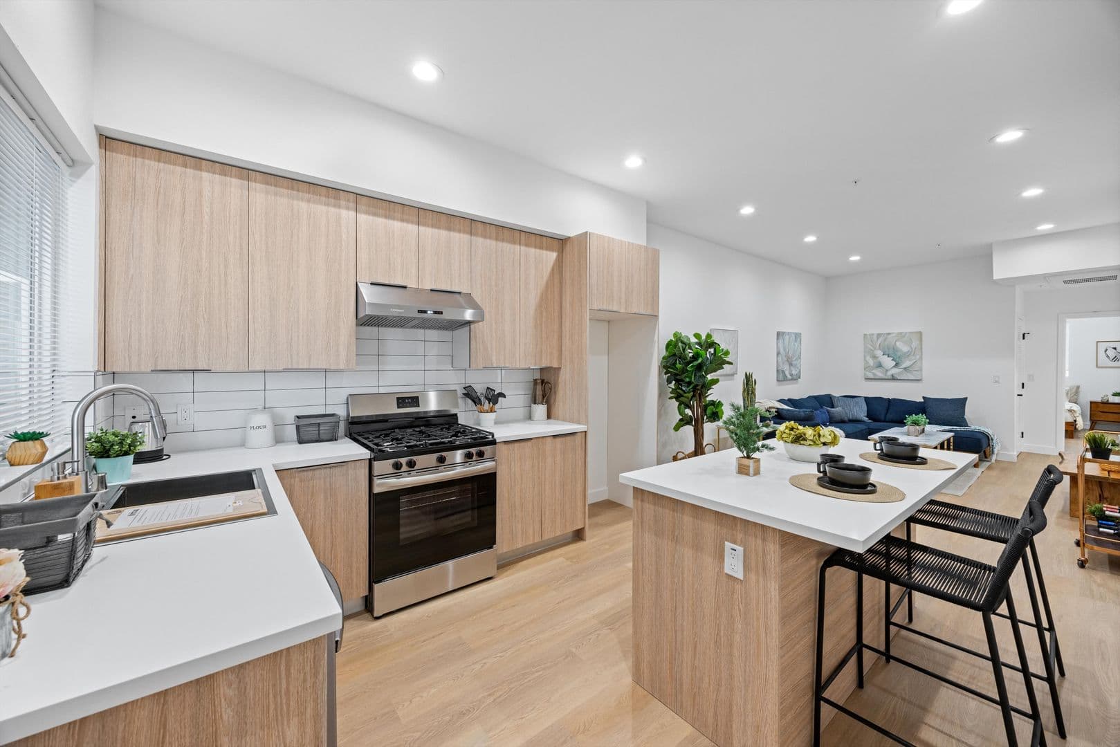 Whittier Apartment: 13857 Leffingwell Rd