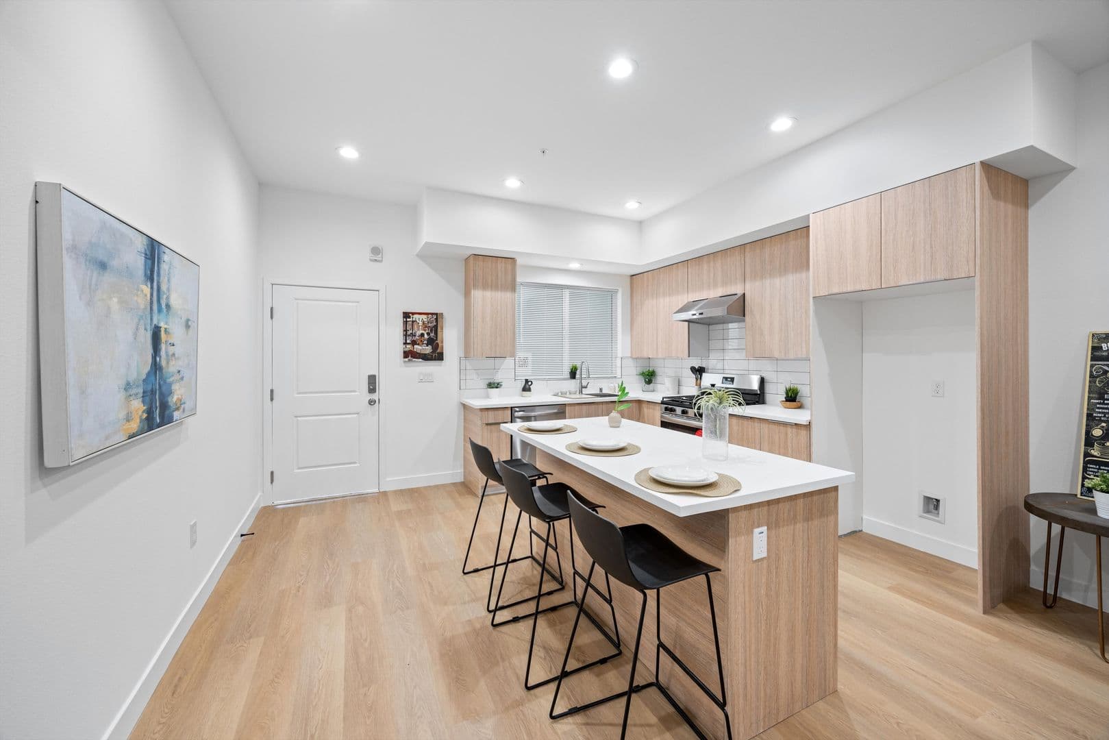 Whittier Apartment: 13857 Leffingwell Rd