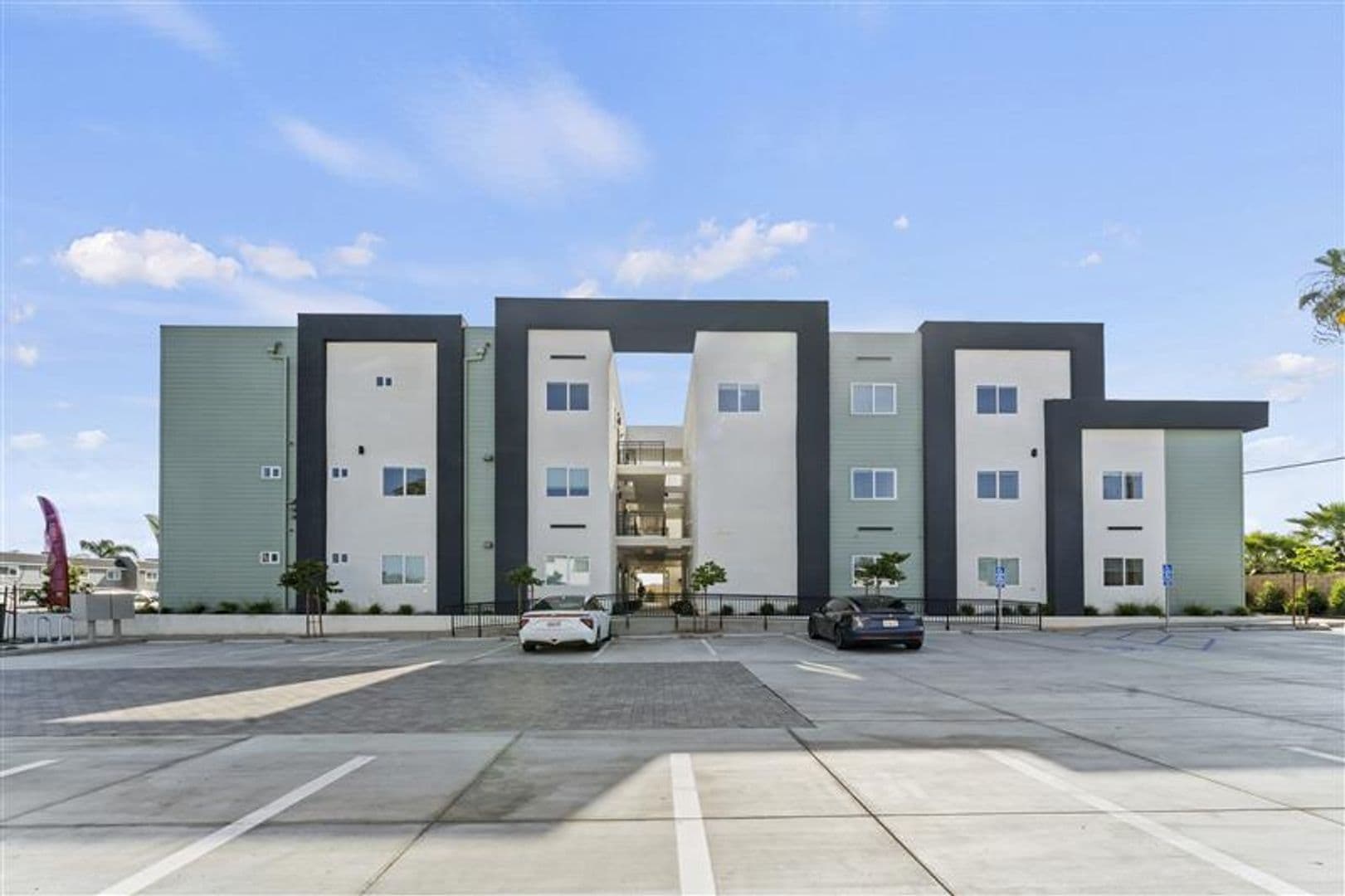 Whittier Apartment: 13857 Leffingwell Rd