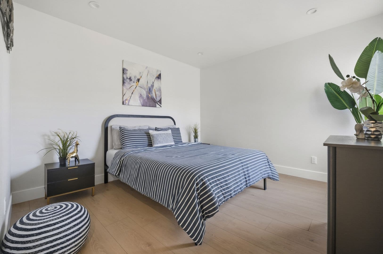 Long Beach House: 345 E Janice St.