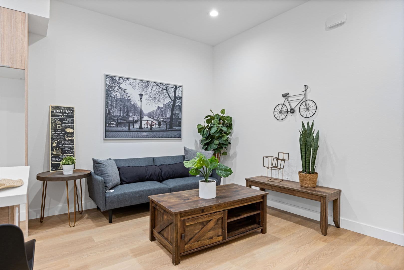 Whittier Apartment: 13857 Leffingwell Rd