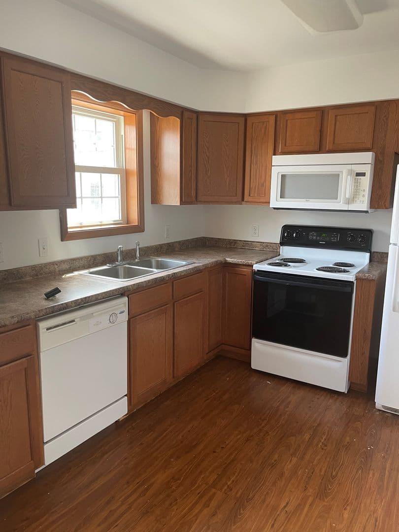 California Apartment: 79 Ash Street