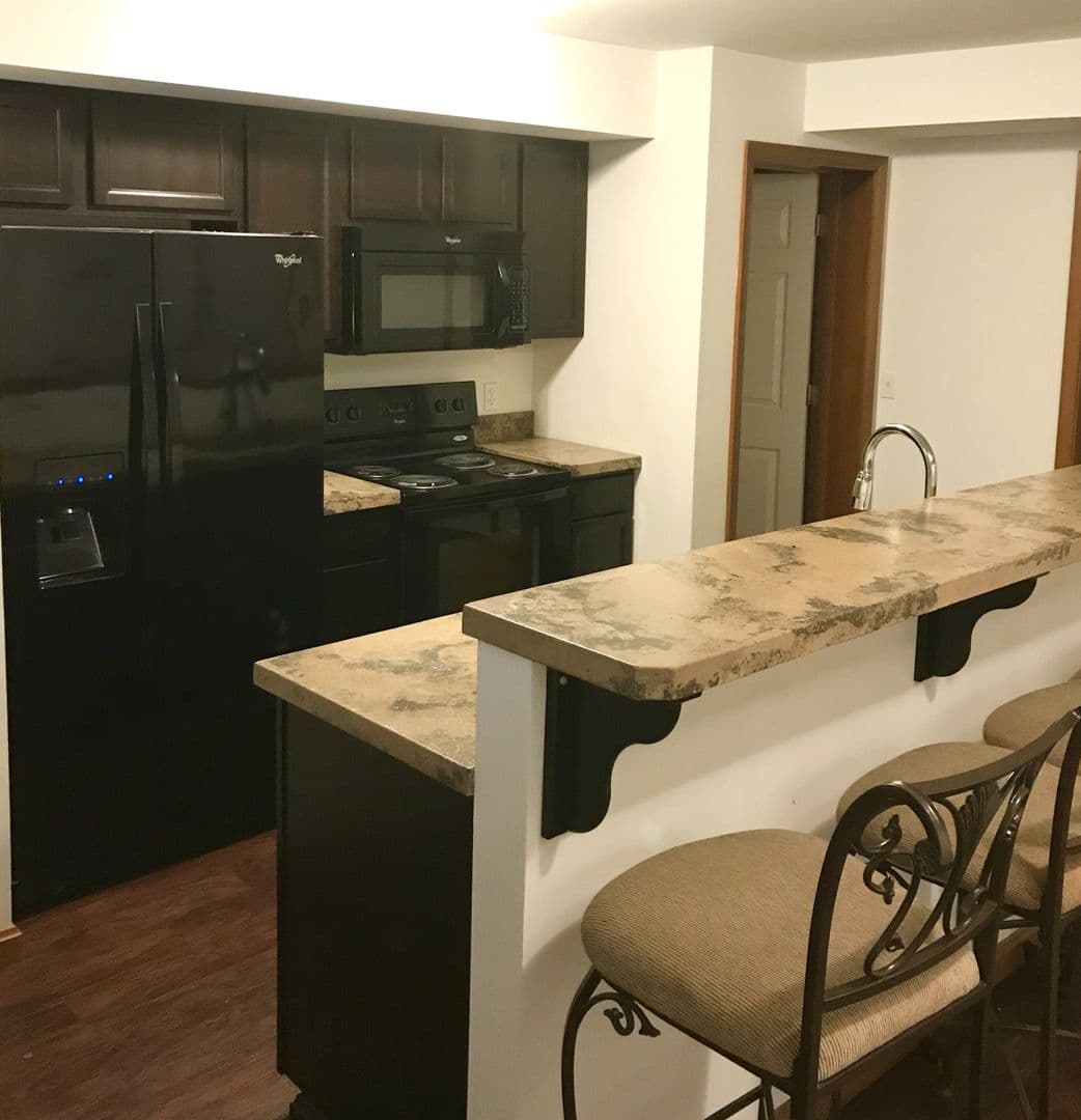 Greensburg Apartment: 112 College Avenue