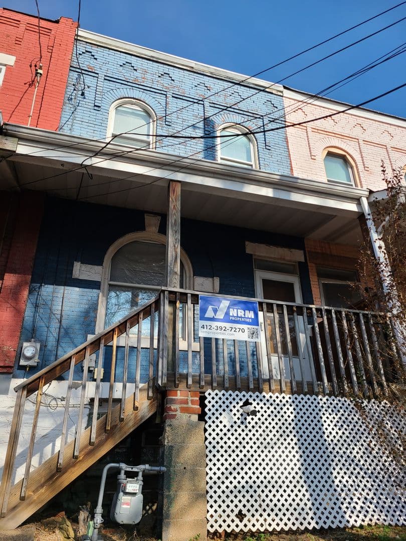 Pittsburgh House: 311 Lawn Street
