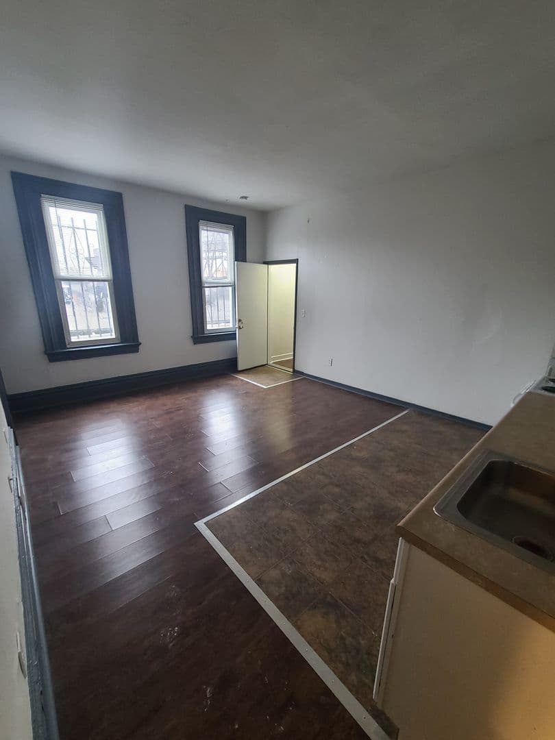 Pittsburgh Apartment: 4523 Centre Avenue