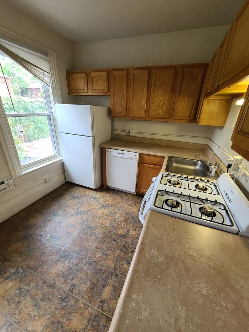 Pittsburgh Apartment: 4521 Centre Avenue