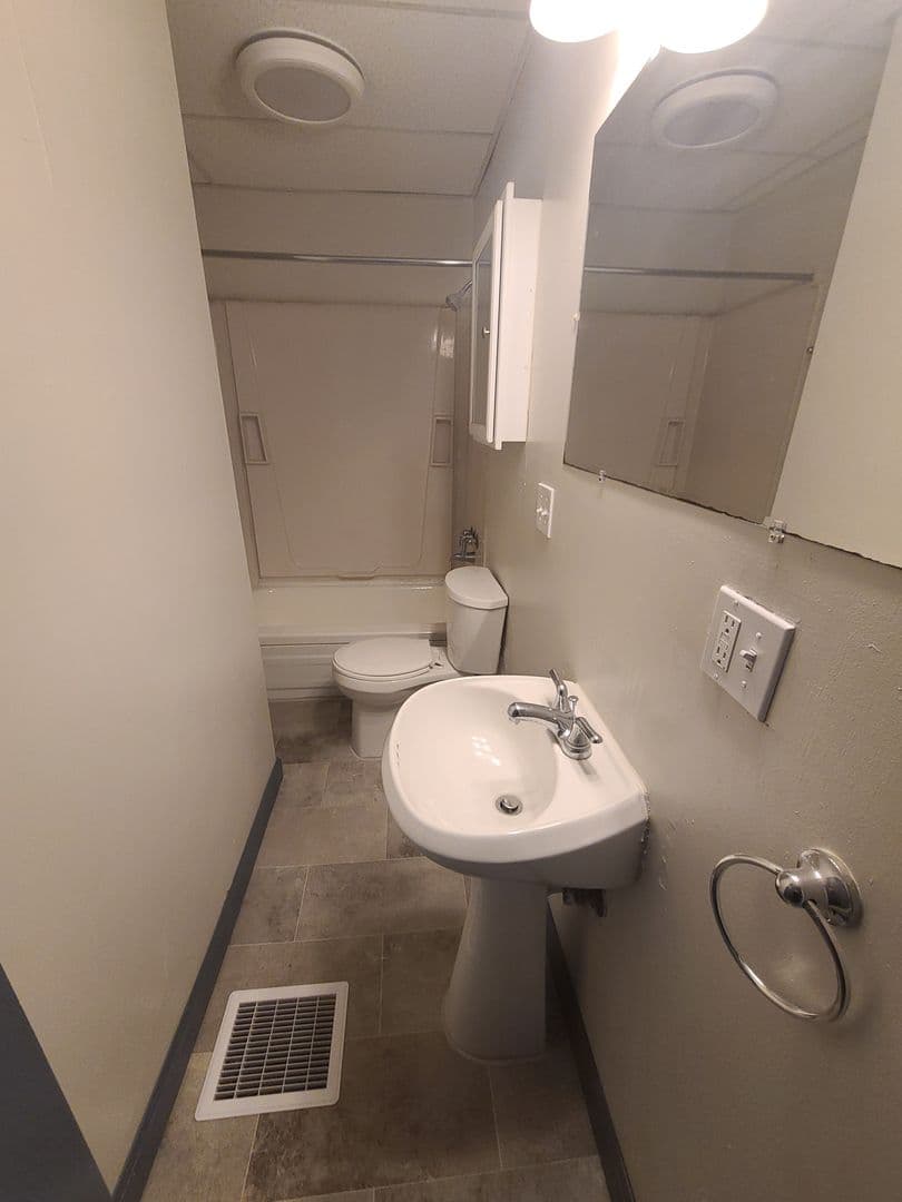 Pittsburgh Apartment: 4523 Centre Avenue