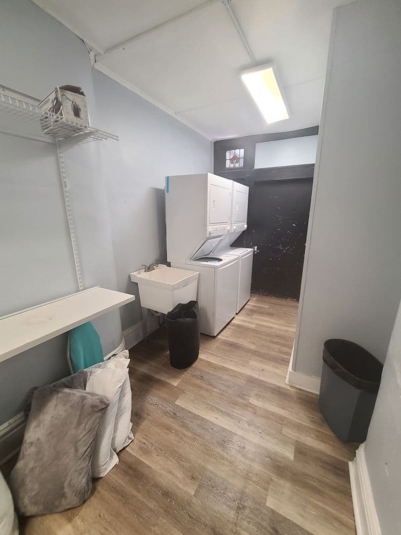 Pittsburgh Apartment: 225 South Millvale Avenue