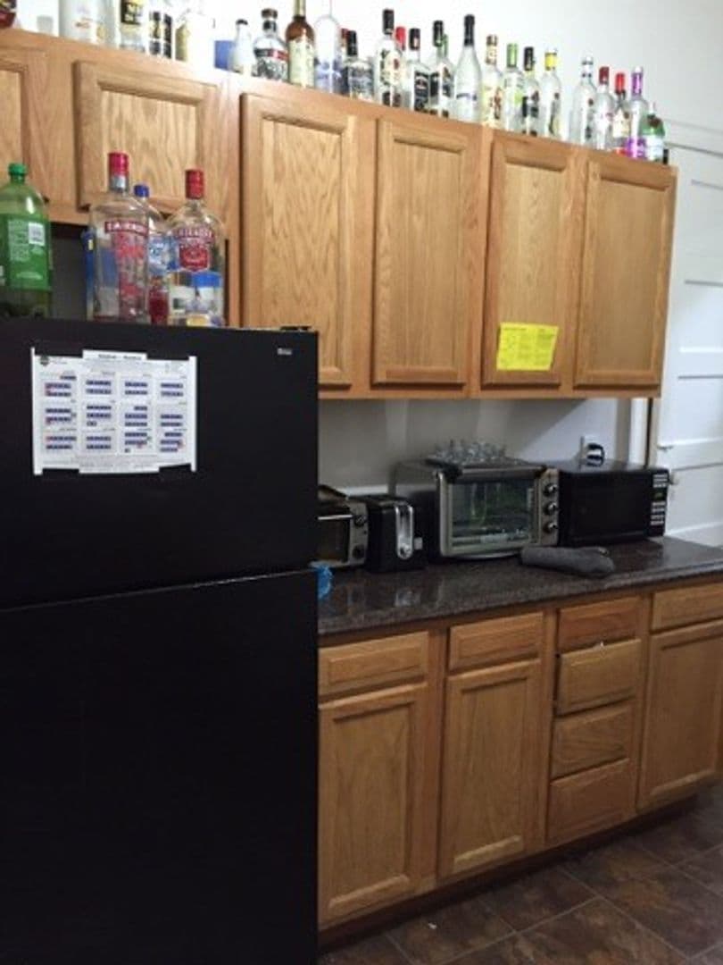 Pittsburgh Apartment: 166 Robinson Street