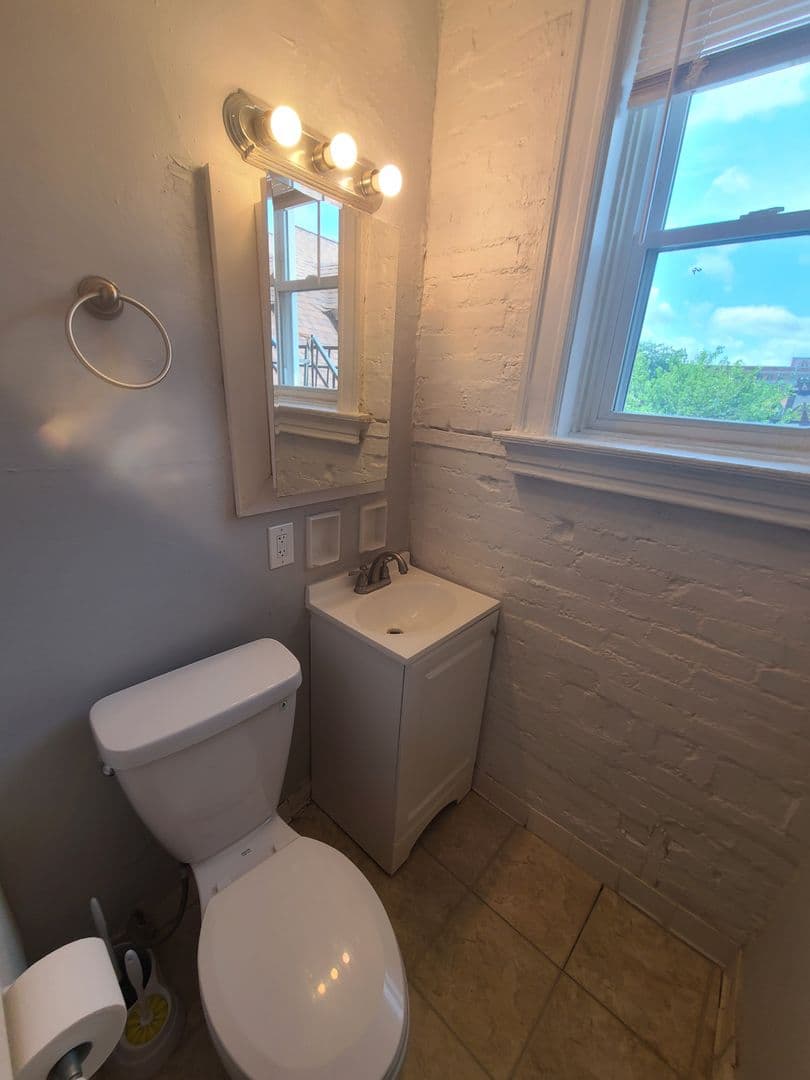 Pittsburgh Apartment: 225 South Millvale Avenue