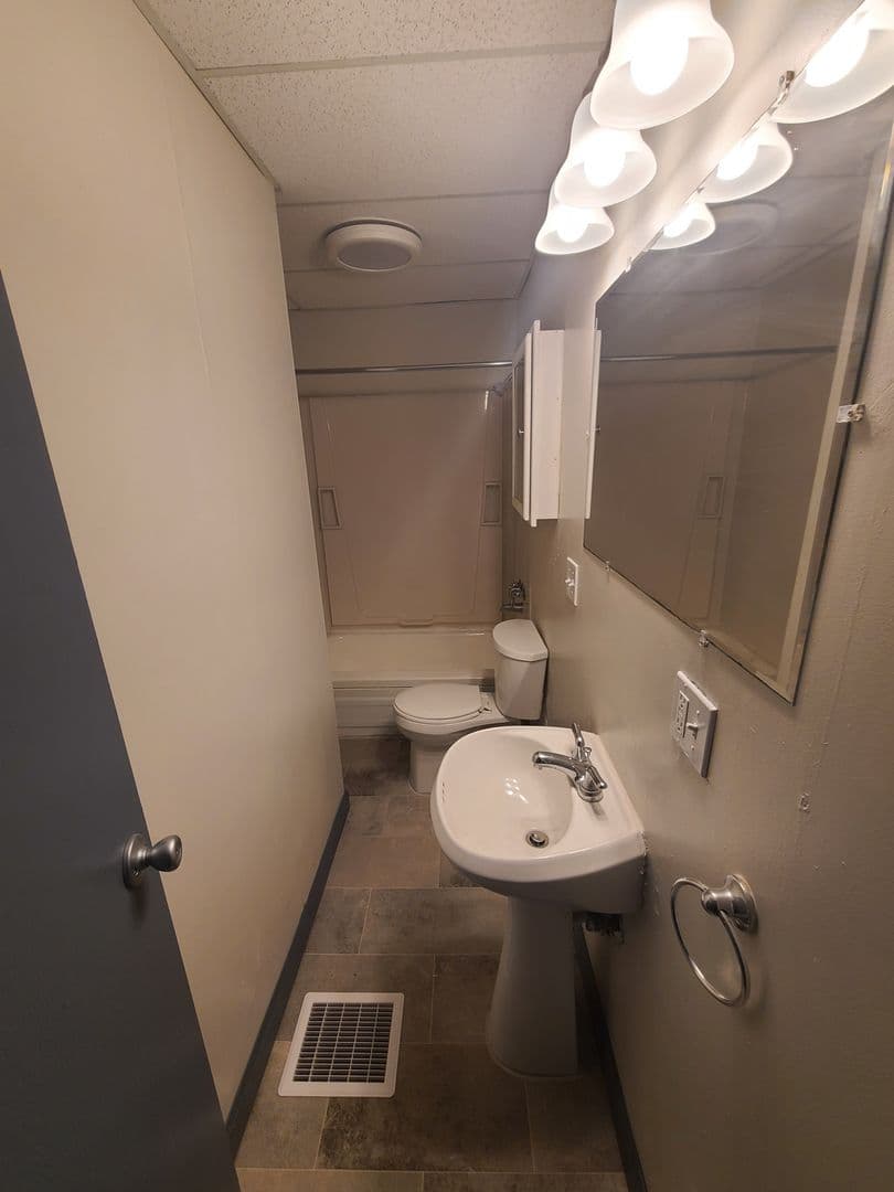 Pittsburgh Apartment: 4523 Centre Avenue