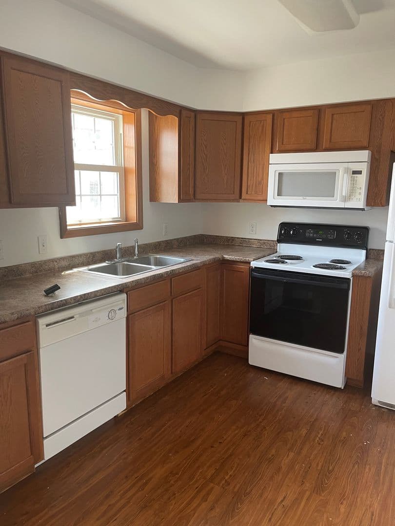 California Apartment: 79 Ash Street