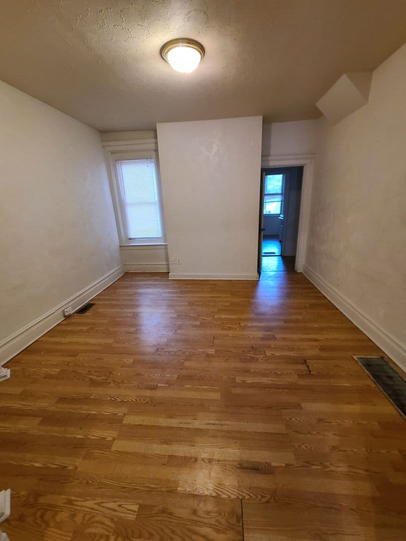 Pittsburgh Apartment: 3505 Boulevard of the Allies