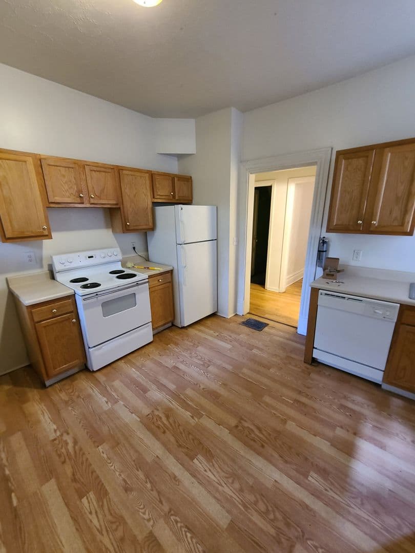Pittsburgh Apartment: 3505 Boulevard of the Allies