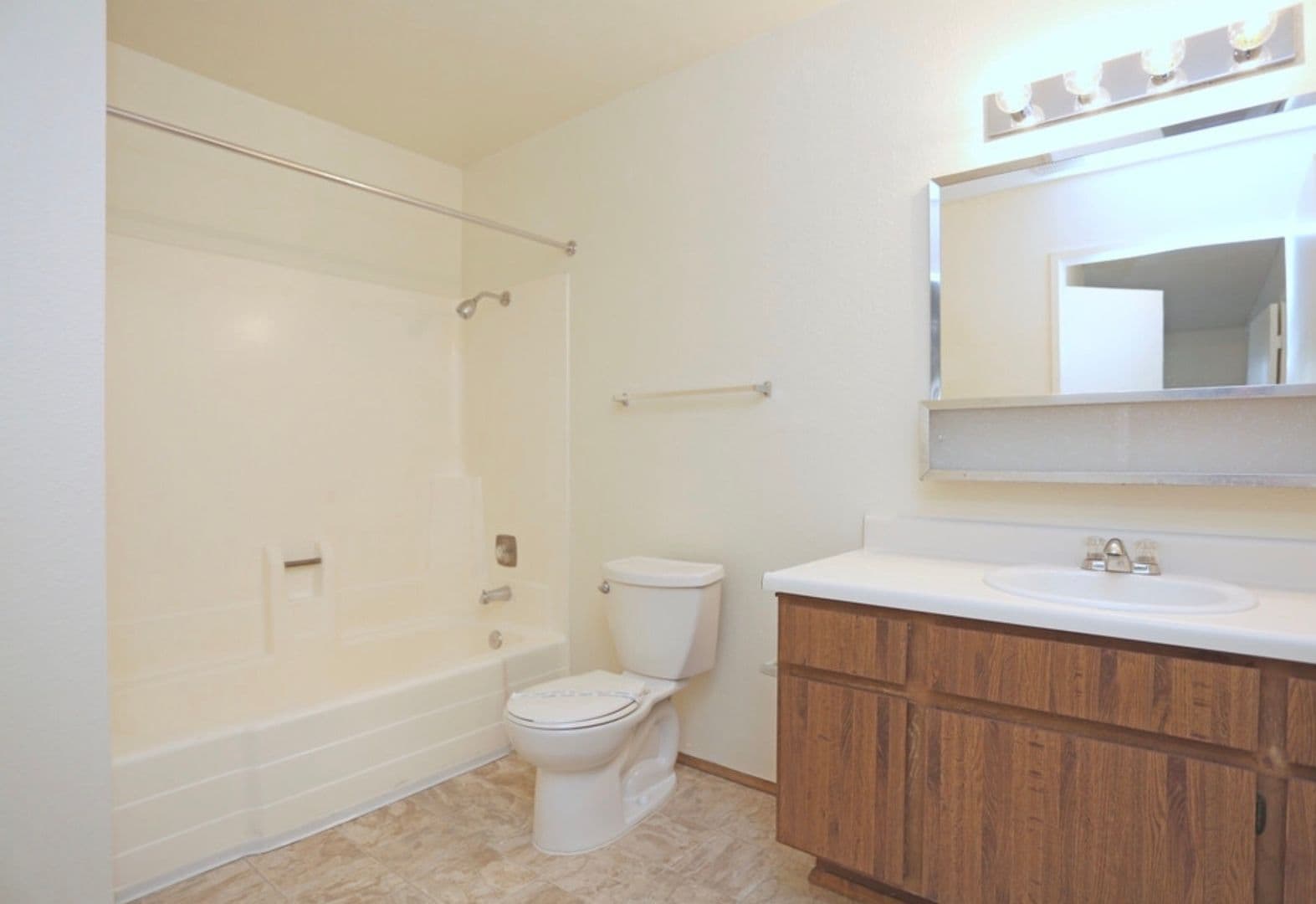 Vista Apartment: 633 Ascot Dr.