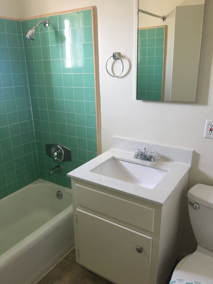Oceanside Apartment: 2020 South Tremont Street