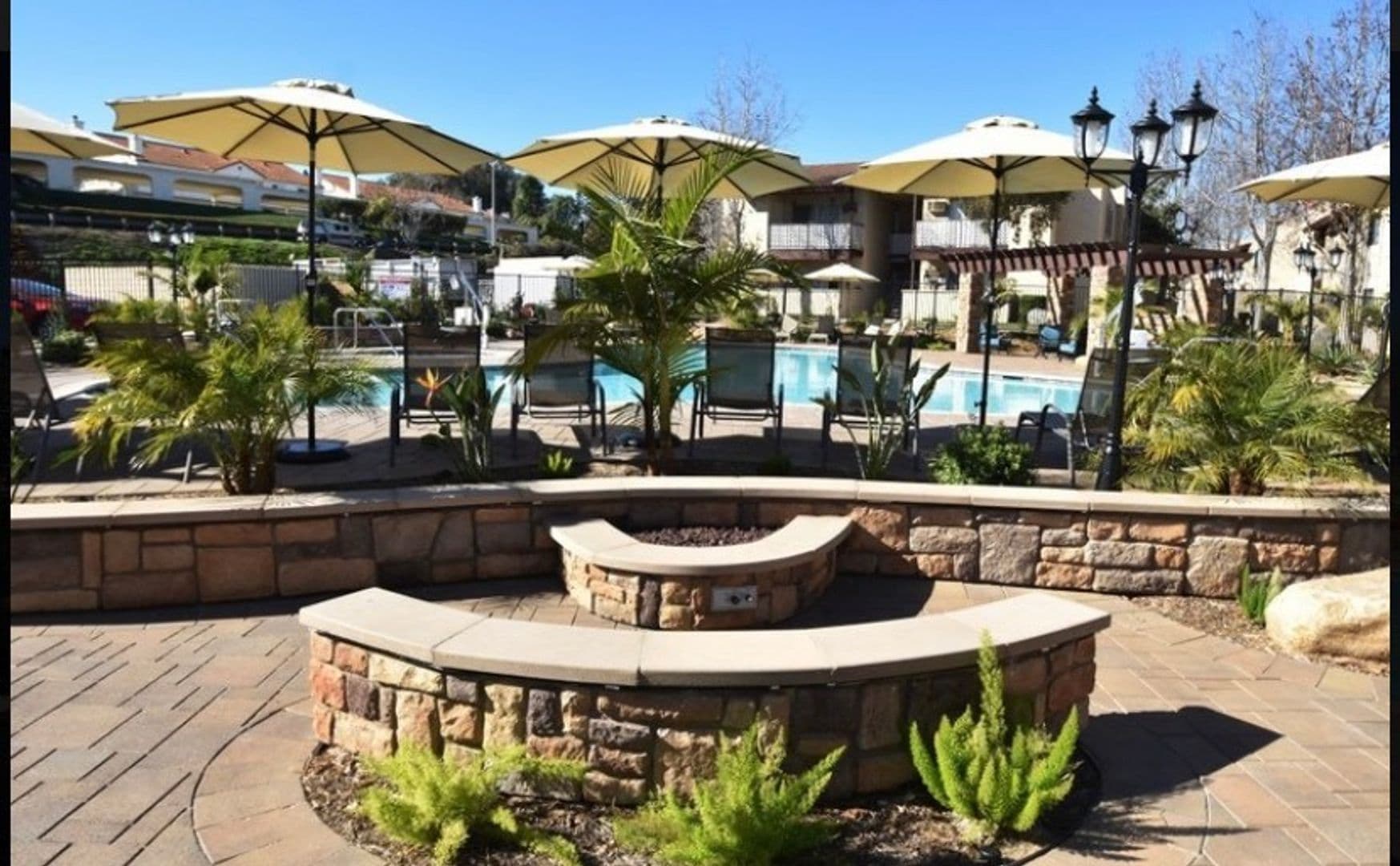 Vista Apartment: 633 Ascot Dr.