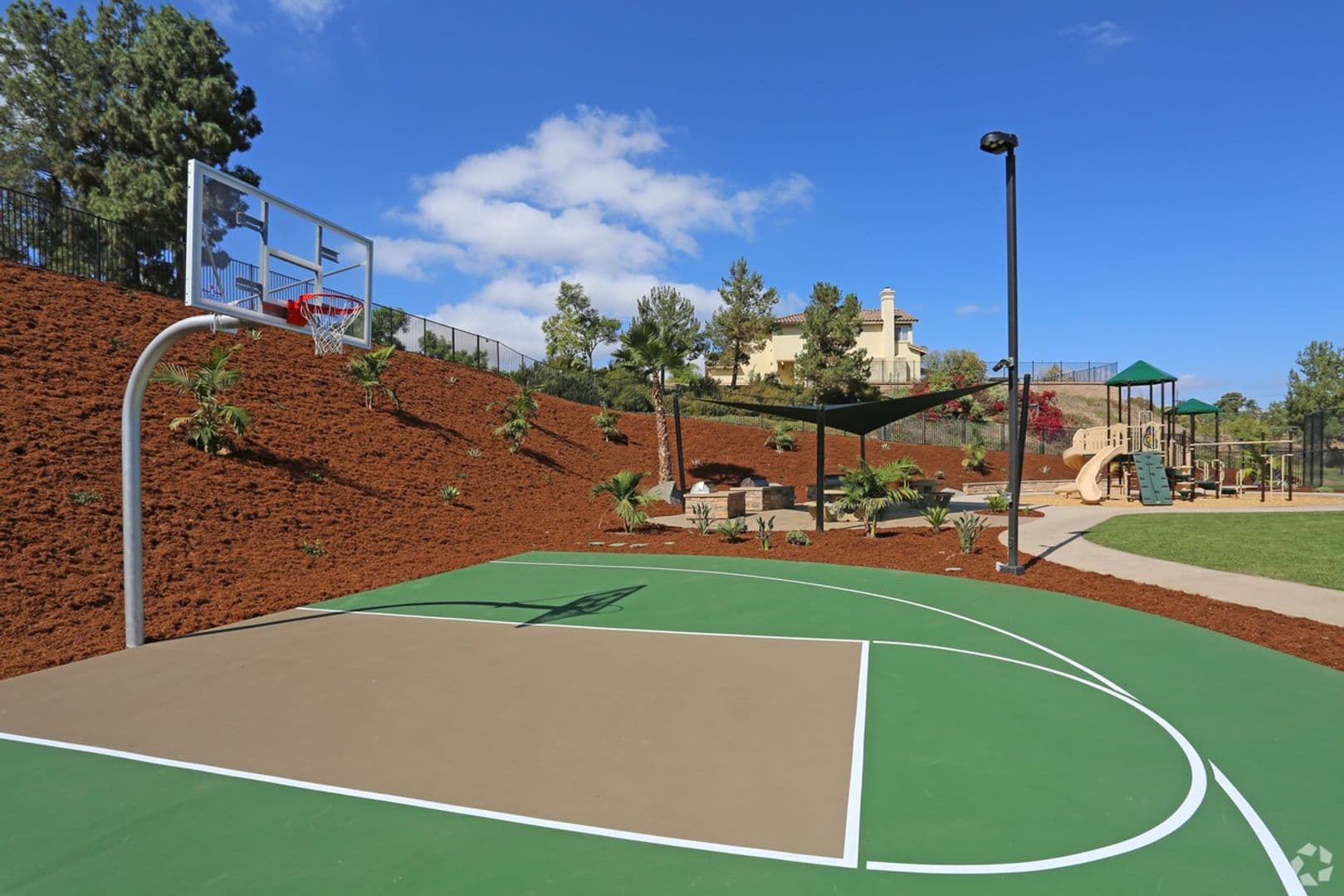 Vista Apartment: 633 Ascot Dr.