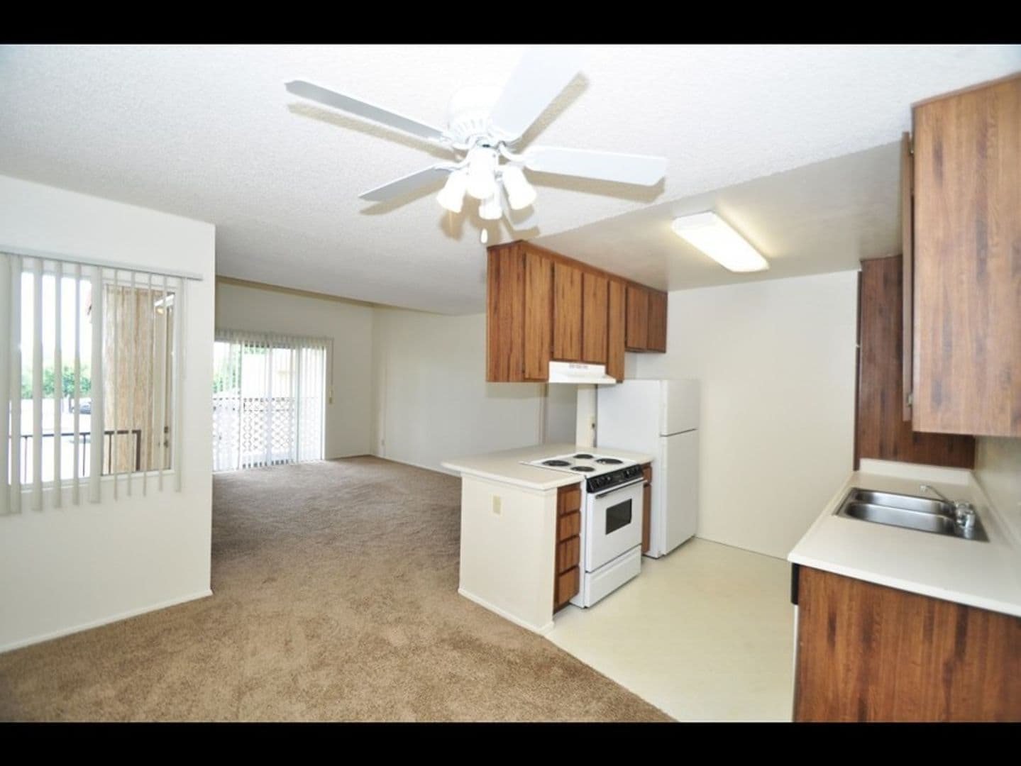 Vista Apartment: 633 Ascot Dr.