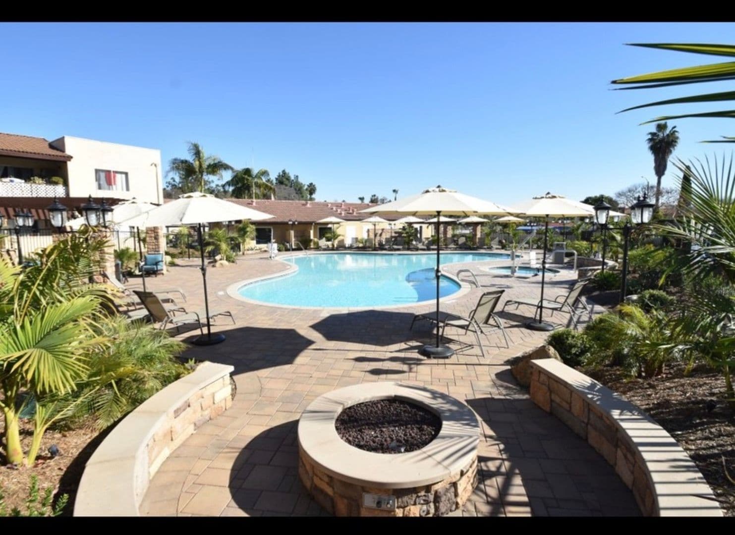 Vista Apartment: 633 Ascot Dr.
