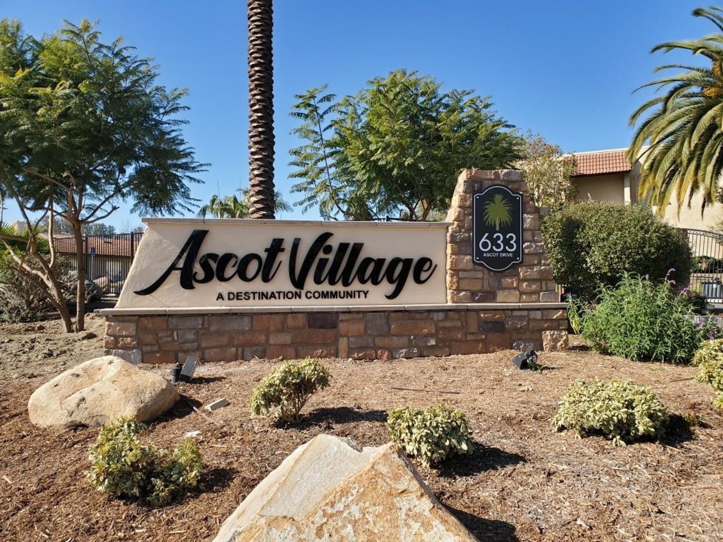 Vista Apartment: 633 Ascot Dr.
