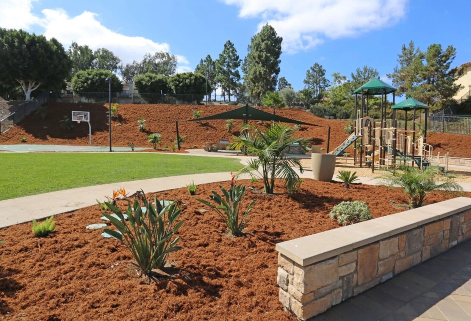 Vista Apartment: 633 Ascot Dr.