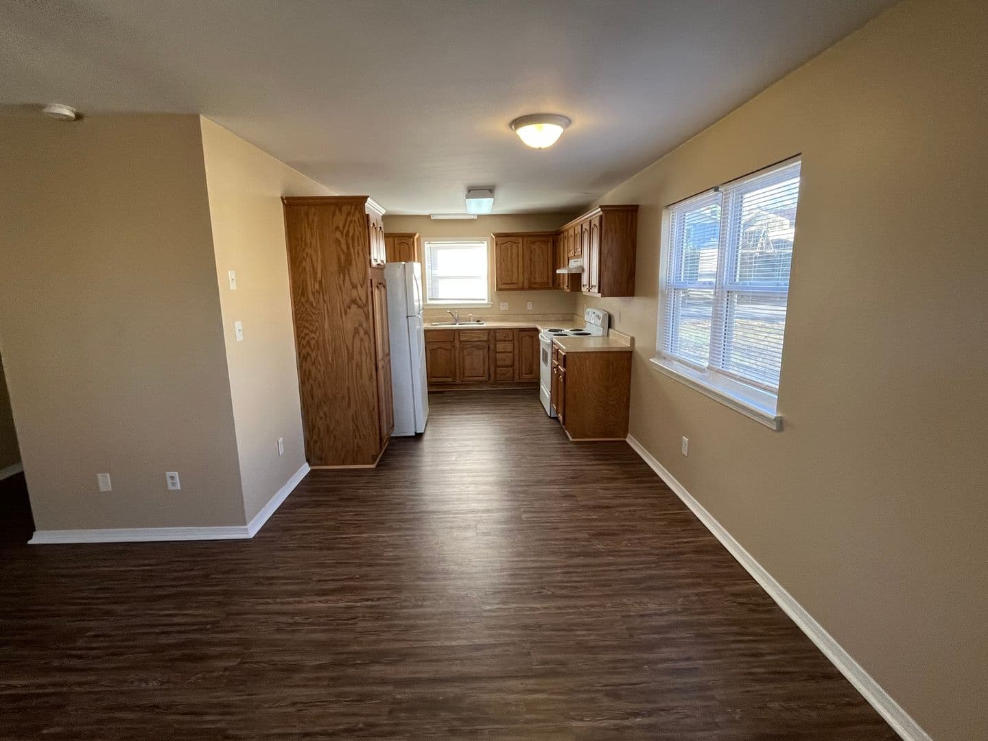 Russellville Apartment: 900 West 16th St.