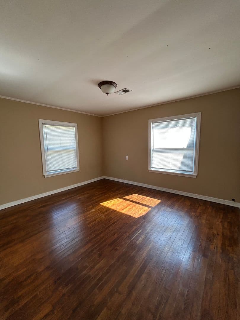 Russellville House: 803 N Denver Ave