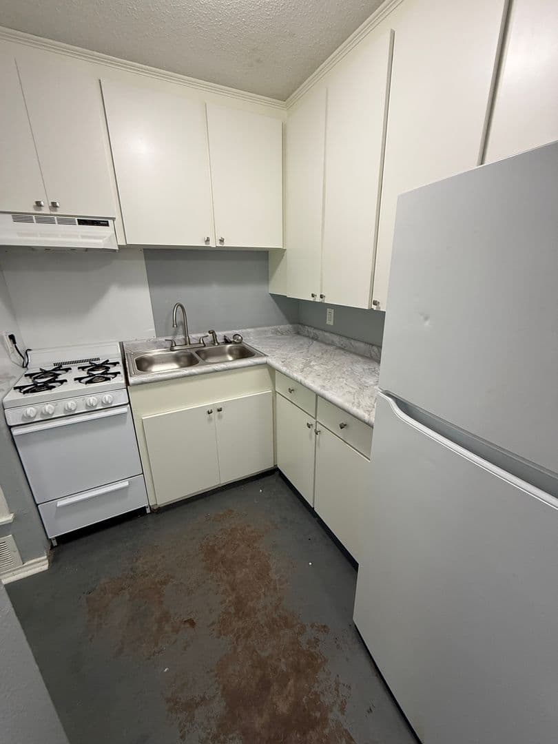 Russellville Apartment: 210 East Parkway A-D