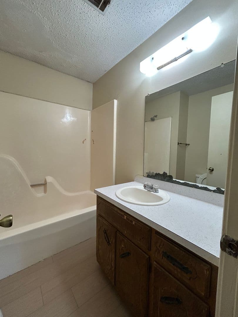 Russellville Apartment: 301 N Joplin Ave