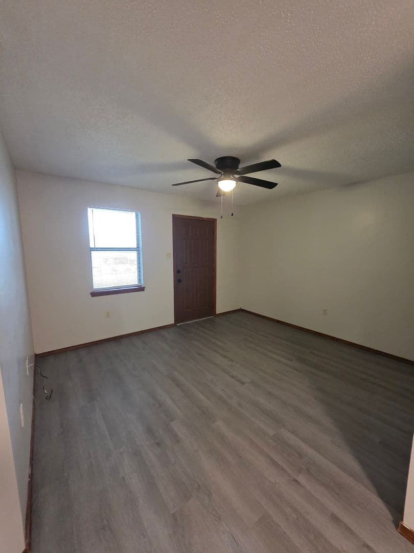 Russellville Apartment: 911-925 West 12th St.